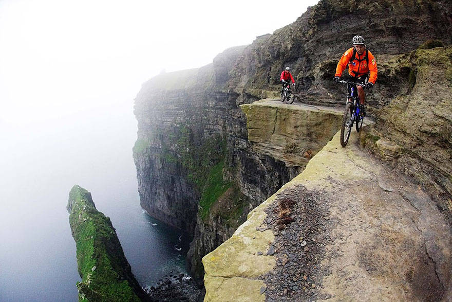 10 - BIKE TRAIL ALONG THE CLIFFS OF MOHER