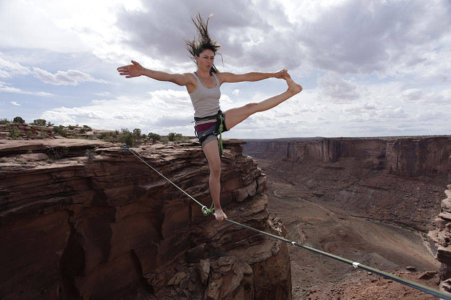 6 - SLACK LINING