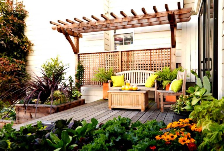 19 Beautiful and Creative Garden Decking Ideas | HenSpark