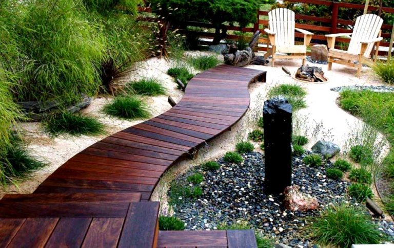 19 Beautiful And Creative Garden Decking Ideas 